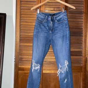 Skinny Jeans with Ripped Detailing